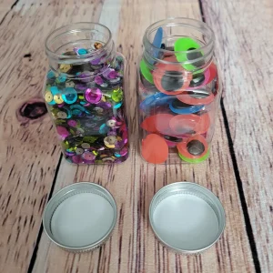 2 petits pots en plastique transparent de 110 ml