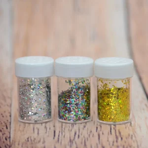 3 petits pots de brillants de 7 gr.